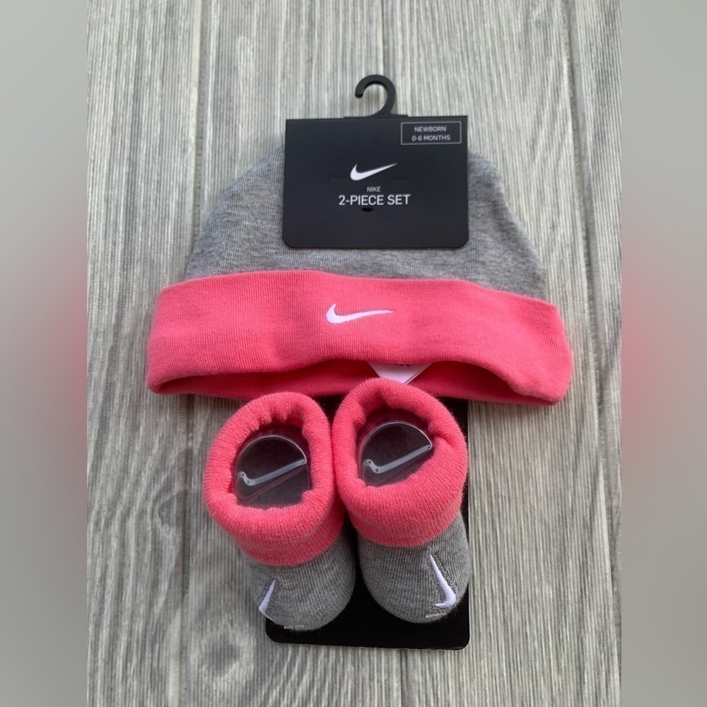 Nike Newborn Hat & Booties Set